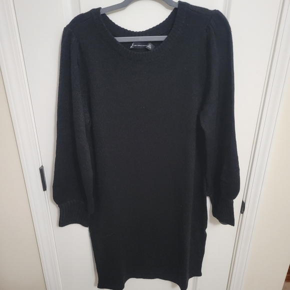 Black Button-Back Cable Sweater Dress - Picture 5 of 13